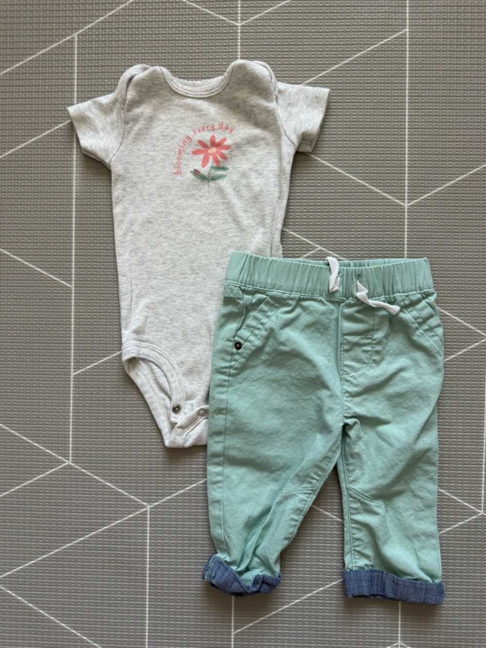 Carter's|Baby girl set,Light Gray Onesie w simple floral design & teal jeans•6M